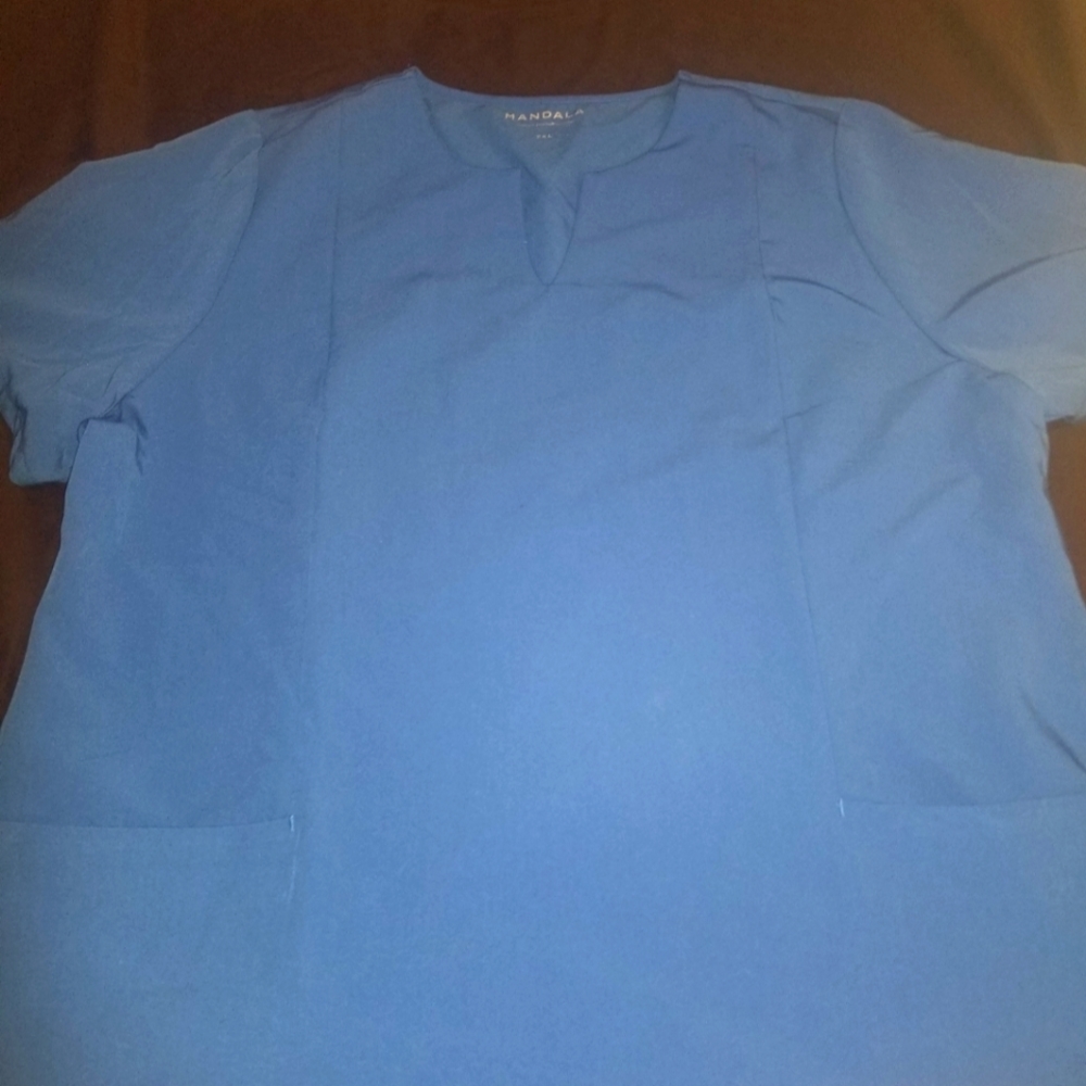 Mandala v neck scrub top blue size 2x
